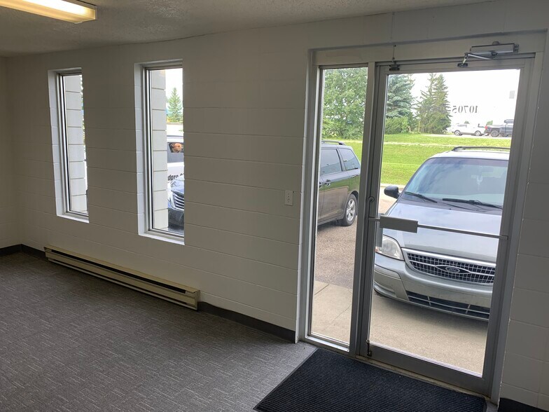 10705 205 St NW, Edmonton, AB for sale - Building Photo - Image 1 of 1