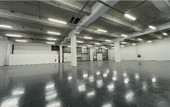 Light Industrial in Pantin for sale Interior Photo- Image 2 of 5