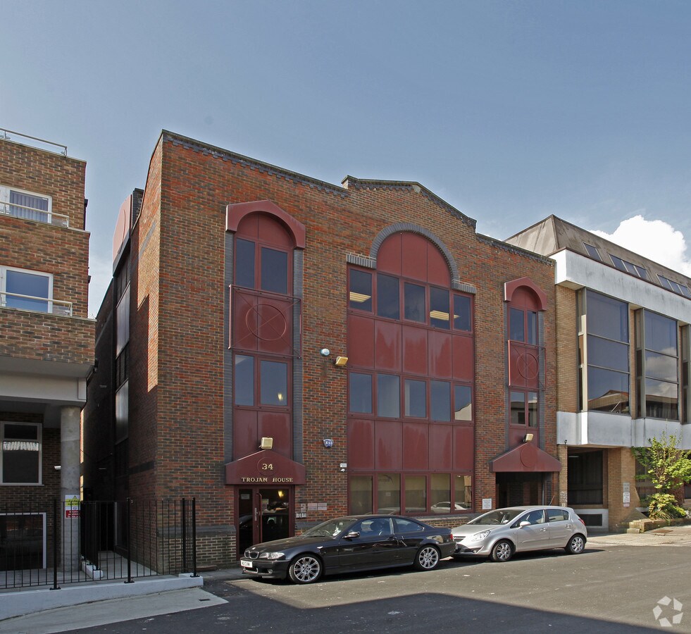 34 Arcadia Ave, London N3 2JU UK