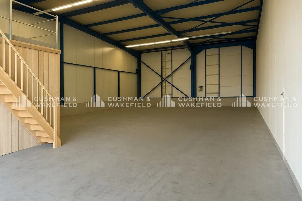 Location Local d'activités 315 m² - Photo 1
