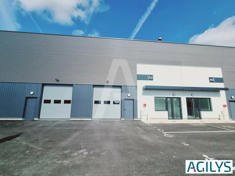 Light Industrial in Savigny-le-Temple to rent Building Photo- Image 1 of 10