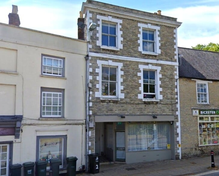 27 Causeway, Bicester to rent - Building Photo - Image 1 of 6