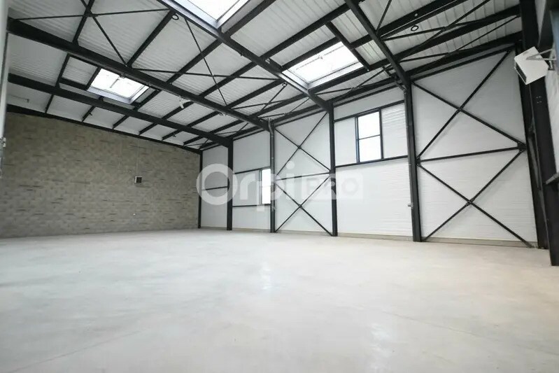 Light Industrial in Colombier-Saugnieu to rent - Interior Photo - Image 3 of 8