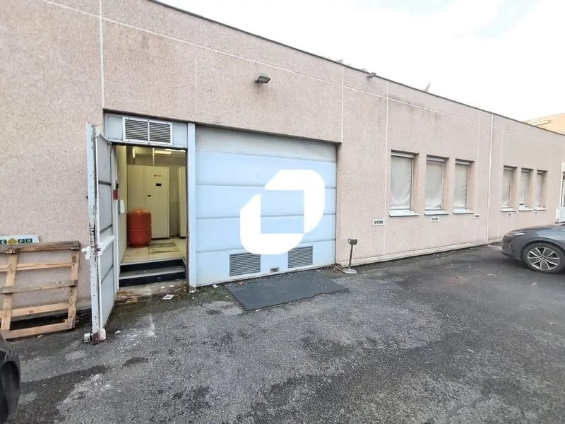 Location Local d'activités 357 m² - Photo 1