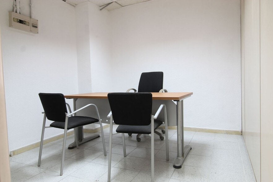 Rafael, 10, Las Palmas de Gran Canaria, Las Palmas to rent - Building Photo - Image 1 of 12