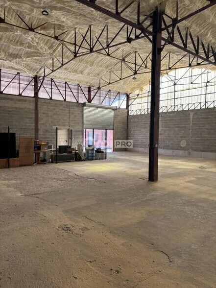 91 Avenue De La Libération, JONQUIÈRES to rent - Interior Photo - Image 3 of 7