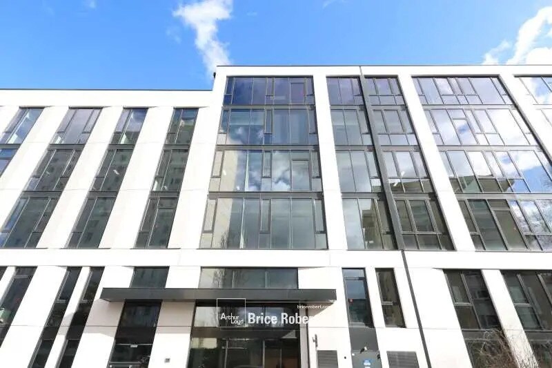 Office in Villeurbanne to rent Building Photo- Image 1 of 40