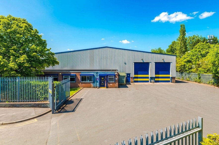 Ennis Clos, Manchester to rent - Building Photo - Image 3 of 5