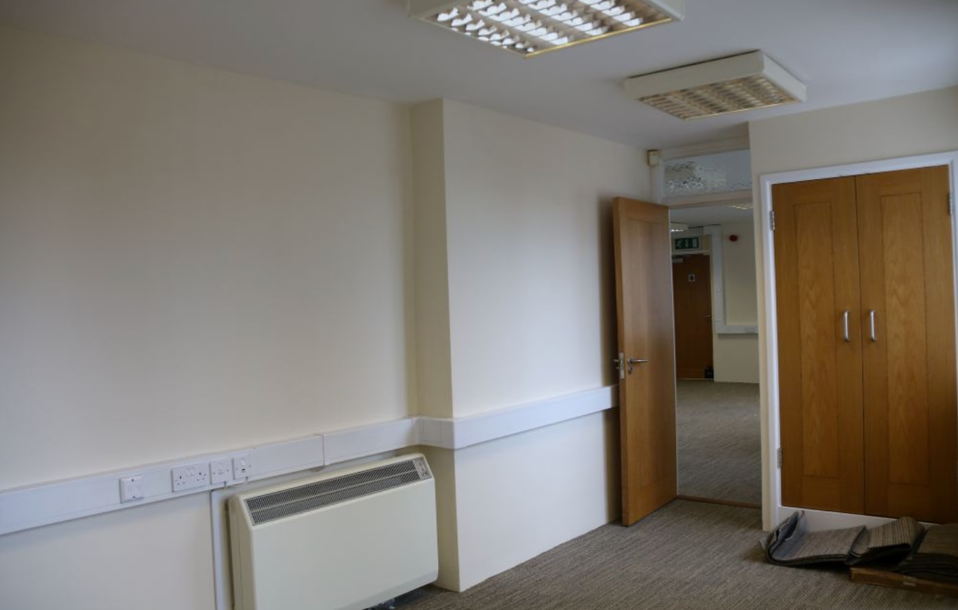 2a-2d Lynes Lane, Ringwood to rent Interior Photo- Image 1 of 2