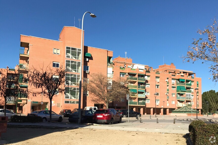 Plaza del Moro Almanzor, 7, Rivas-Vaciamadrid, Madrid for rent - Primary Photo - Image 1 of 2