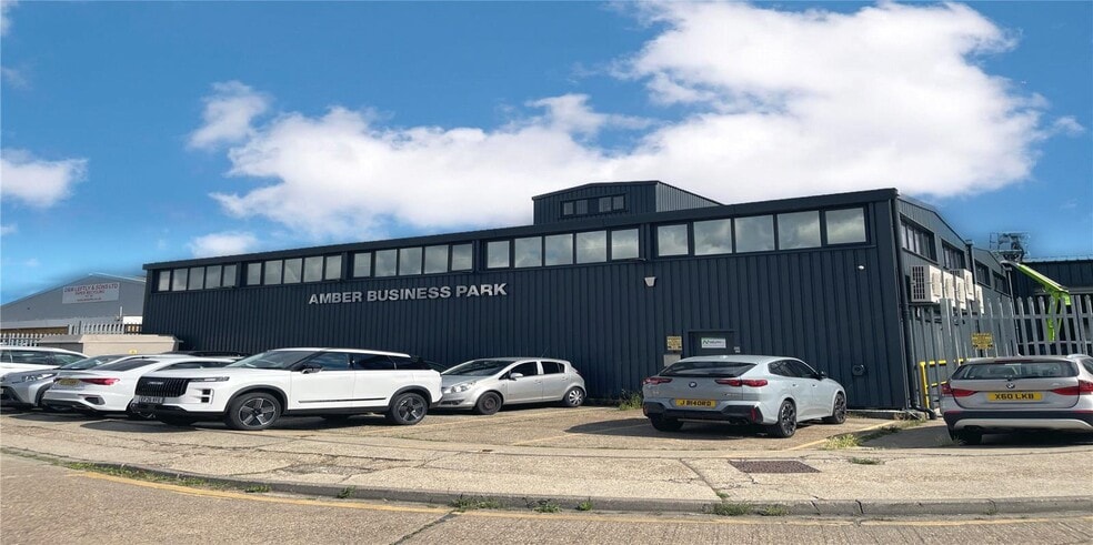 Kings Rd, Canvey Island to rent - Building Photo - Image 2 of 5