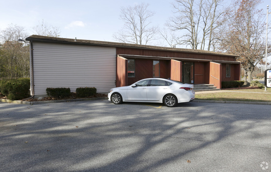 1022 Main St, Holbrook, NY for sale - Primary Photo - Image 1 of 1