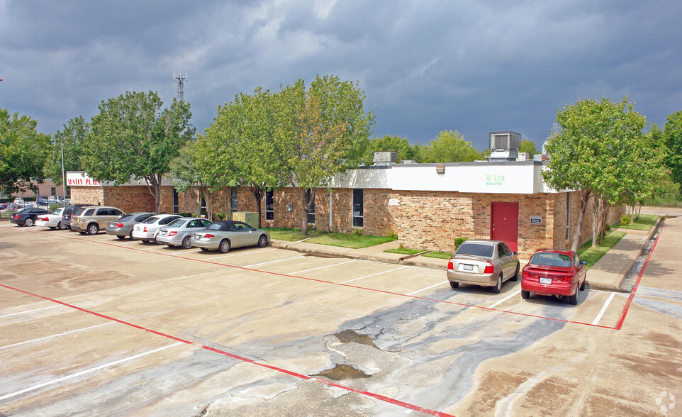 2401 Scott Ave, Fort Worth, TX for rent - Building Photo - Image 1 of 10