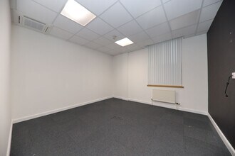 17 Church St, Rickmansworth to rent Interior Photo- Image 2 of 3