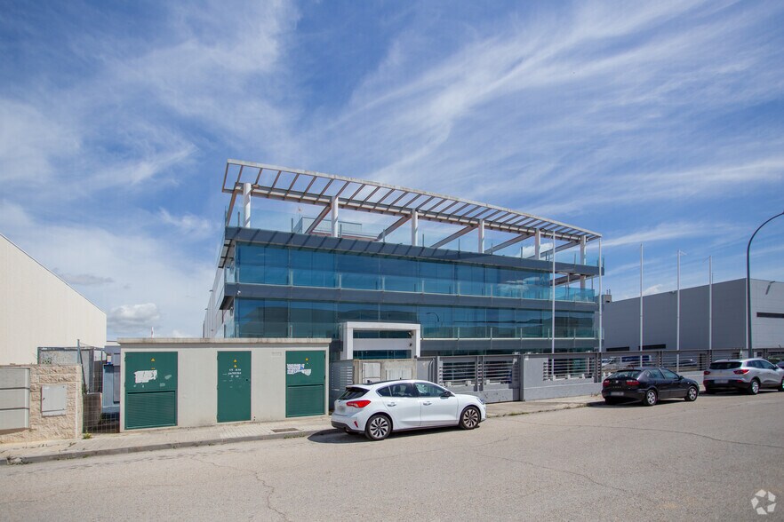 Industrial in Algete, Madrid to rent - Building Photo - Image 1 of 10