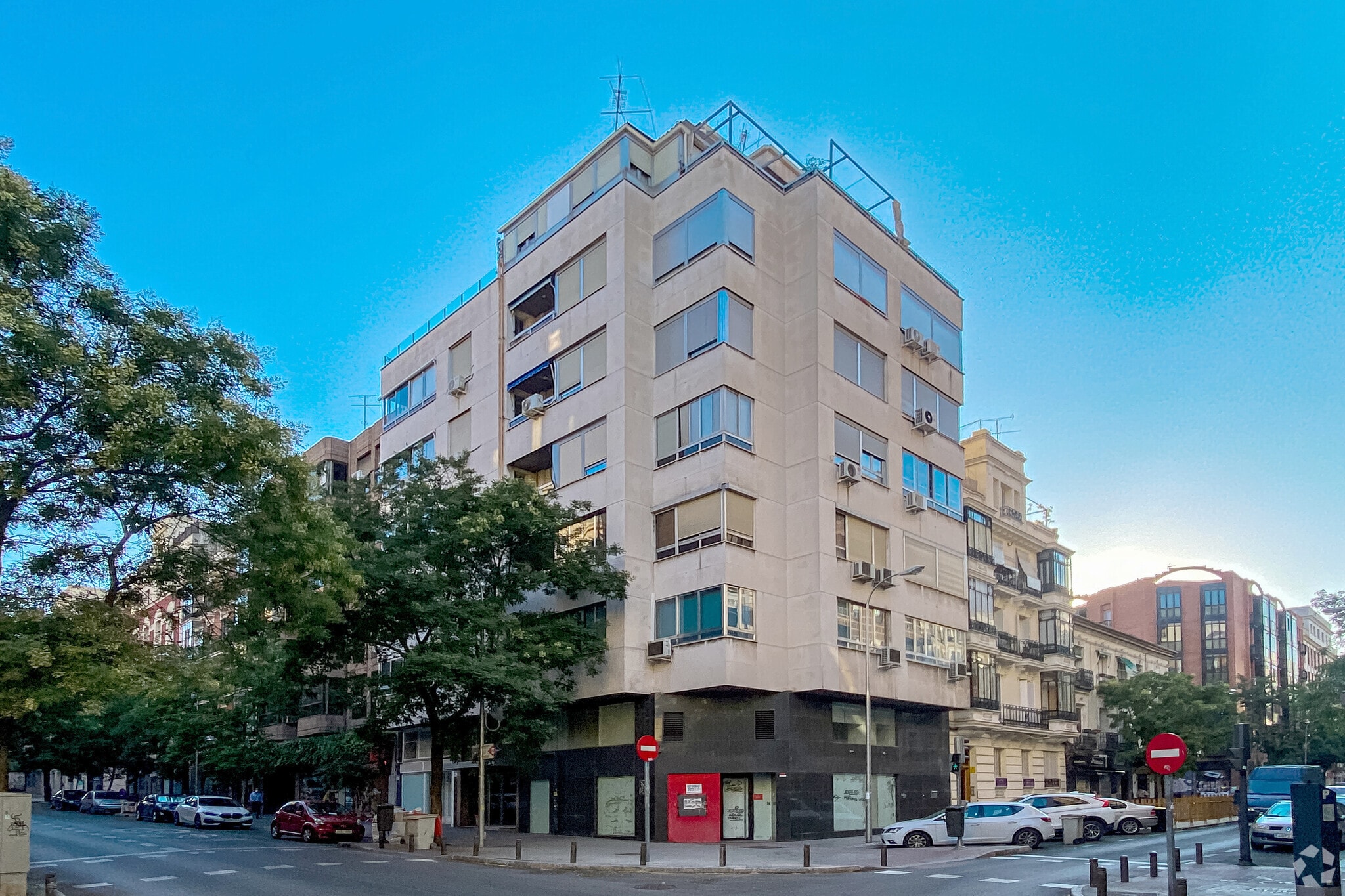 Retail in Madrid, Madrid to rent Primary Photo- Image 1 of 2