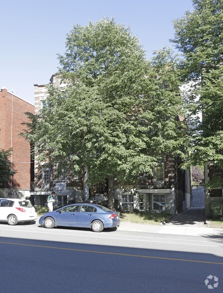 Edouard-Montpetit revenue properties portfolio of 6 properties for sale on LoopNet.co.uk - Building Photo - Image 1 of 11