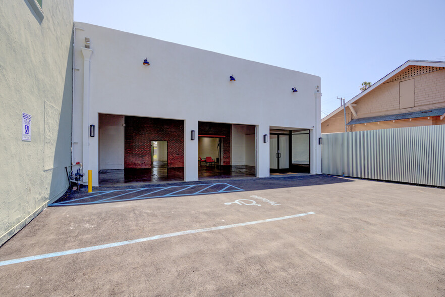 2616 W Jefferson Blvd, Los Angeles, CA for sale - Building Photo - Image 2 of 65