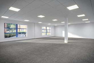 3 Links Court, Cardiff to rent Interior Photo- Image 1 of 2