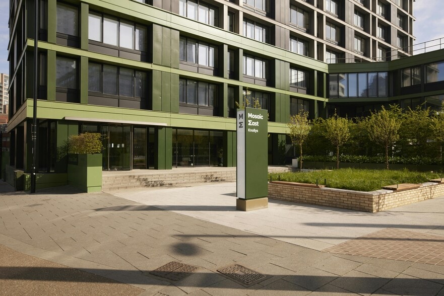 Addiscombe Rd, Croydon to rent - Building Photo - Image 3 of 15