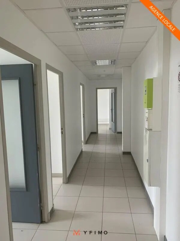 Office in Orgeval to rent Interior Photo- Image 1 of 5