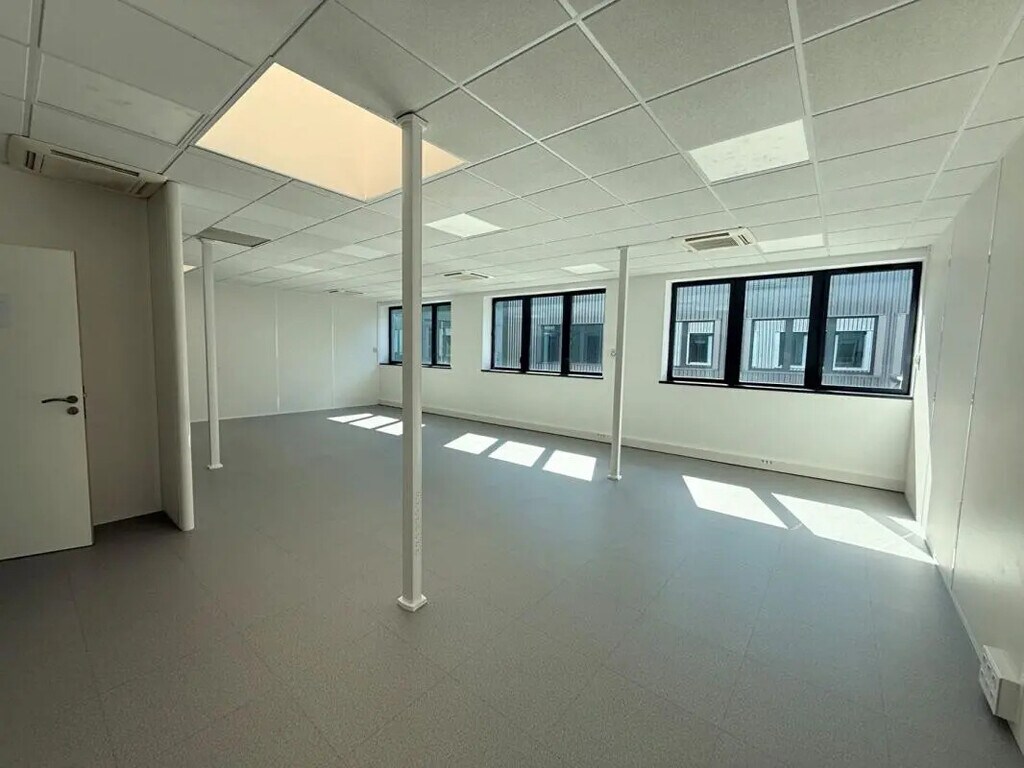 Location Bureaux 200 m² - Photo 1