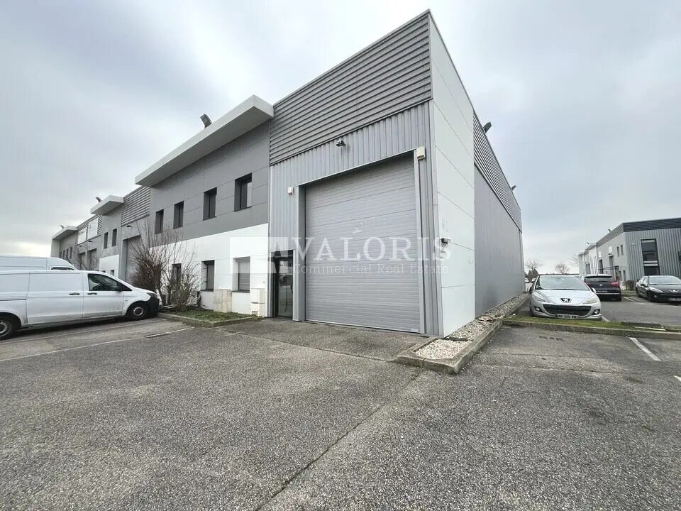 Light Industrial in Saint-Priest to rent Building Photo- Image 1 of 8