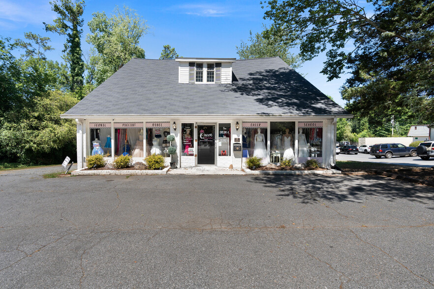 9010 Main St, Woodstock, GA for sale - Building Photo - Image 1 of 28