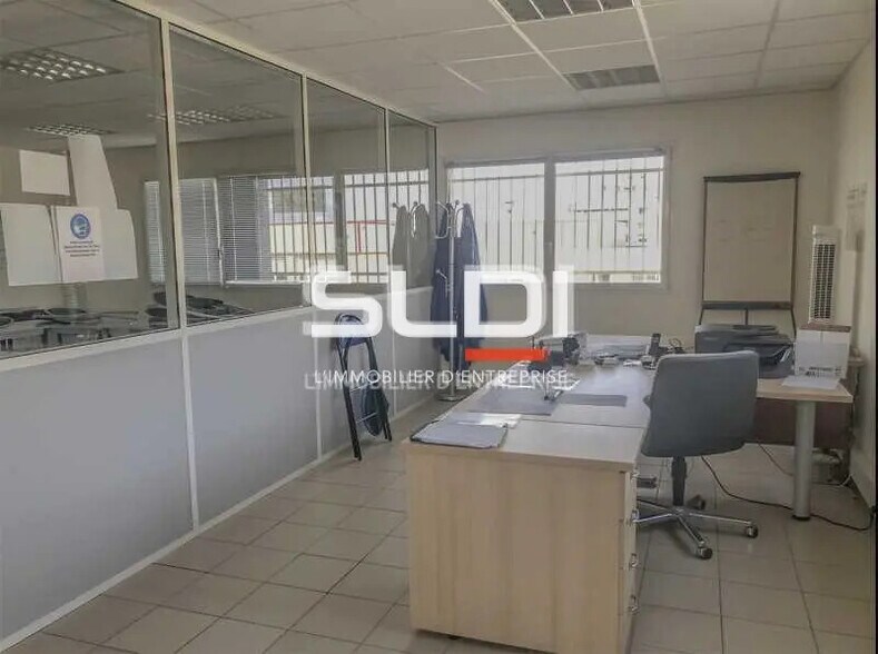 Light Industrial in Chassieu to rent - Building Photo - Image 3 of 8