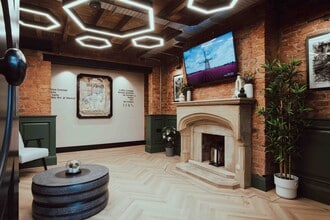 70 Brinksway, Stockport to rent Interior Photo- Image 2 of 7