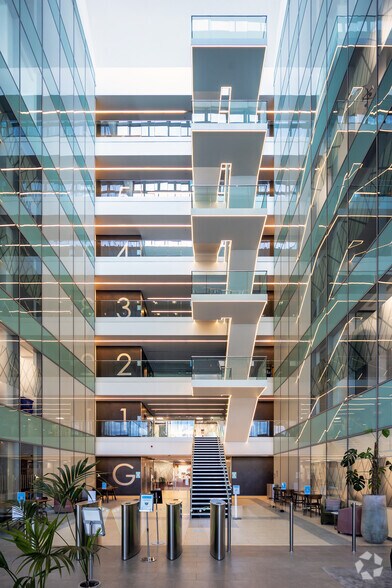 2 Park Royal, London to rent - Lobby - Image 3 of 18