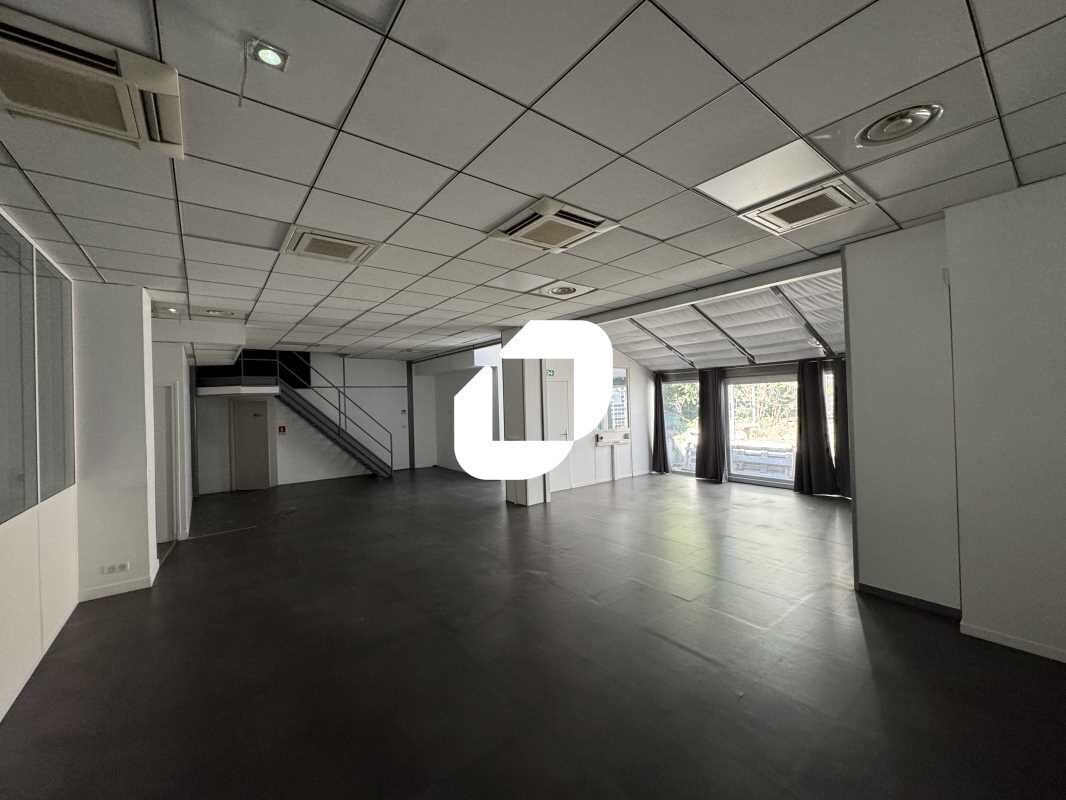 Office in Gentilly to rent Interior Photo- Image 1 of 9