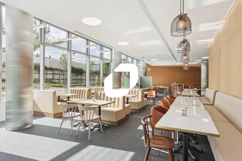 Office in Rueil-Malmaison to rent - Building Photo - Image 3 of 14