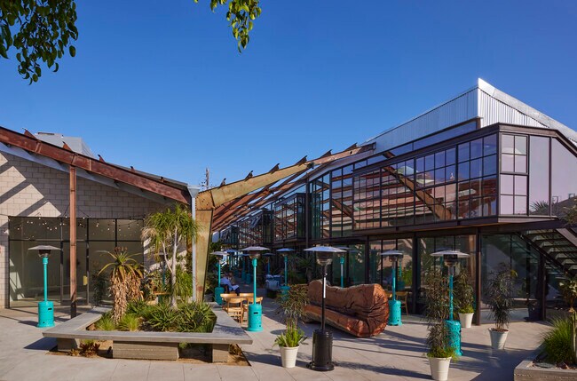 More details for 2419-2425 Michigan Ave, Santa Monica, CA - Retail to Rent