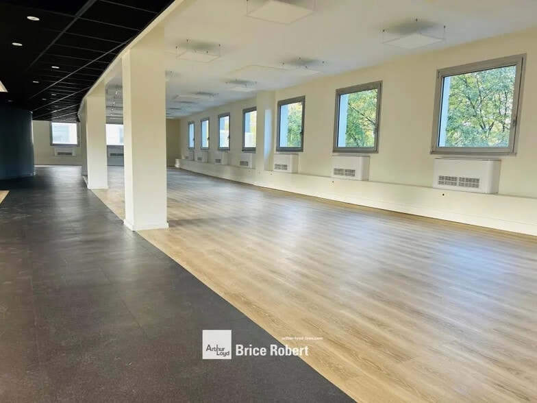 3-6 Place Charles Hernu, Villeurbanne to rent - Interior Photo - Image 2 of 5