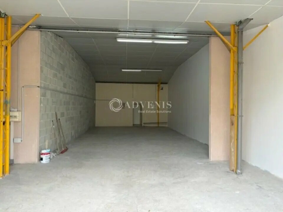 Location Entrepôt 220 m² - Photo 1
