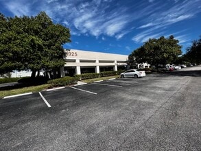 1801 S Perimeter Rd, Fort Lauderdale, FL to rent Building Photo- Image 2 of 14
