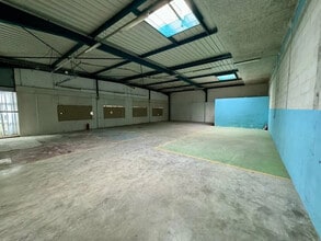 Light Industrial in Tremblay-en-France to rent Interior Photo- Image 2 of 5