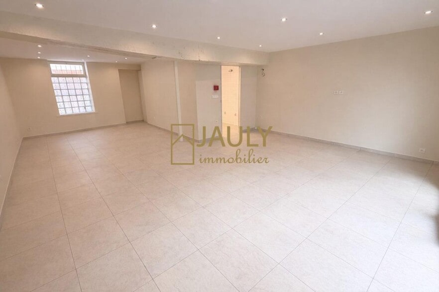 4 Rue Tronchon, Meaux to rent - Building Photo - Image 3 of 8