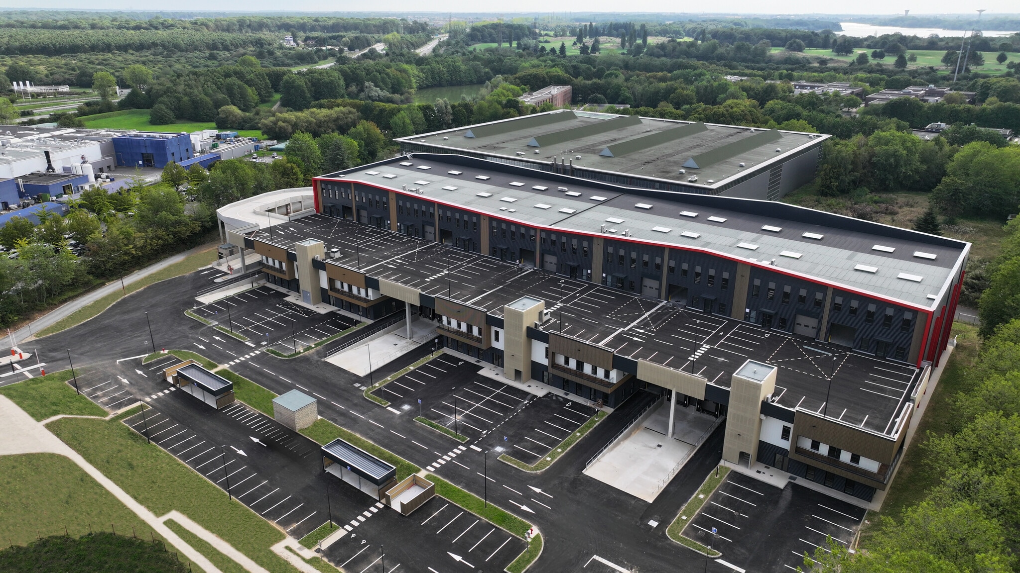 2 Avenue Denis Diderot, Élancourt to rent Primary Photo- Image 1 of 5