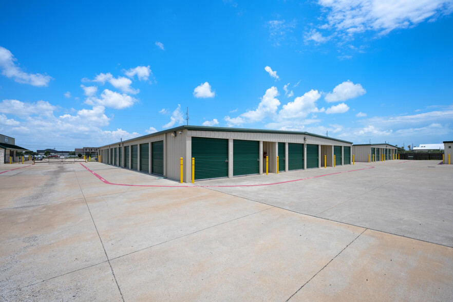 1533 Flour Bluff Dr, Corpus Christi, TX for sale - Building Photo - Image 1 of 5