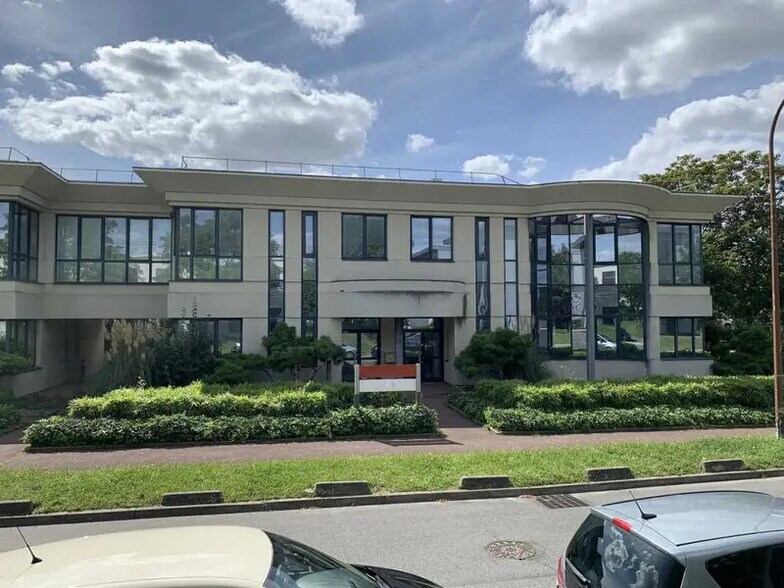 Light Industrial in Créteil to rent - Building Photo - Image 1 of 15