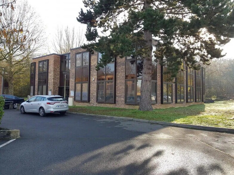 Office in Croissy-Beaubourg to rent - Building Photo - Image 2 of 13