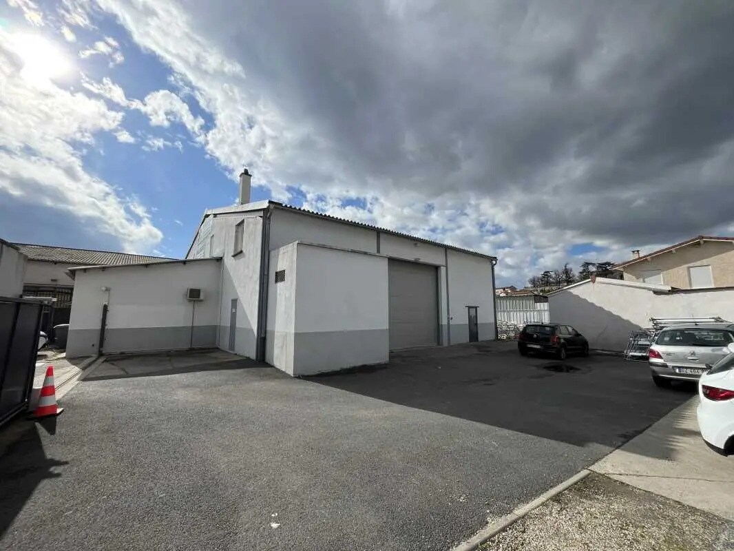 102 Rue Fleury Jay, GRIGNY-SUR-RHÔNE to rent Building Photo- Image 1 of 9
