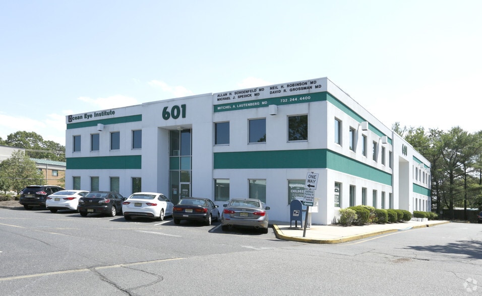 601 Route 37 W, Toms River, NJ for sale - Building Photo - Image 2 of 6