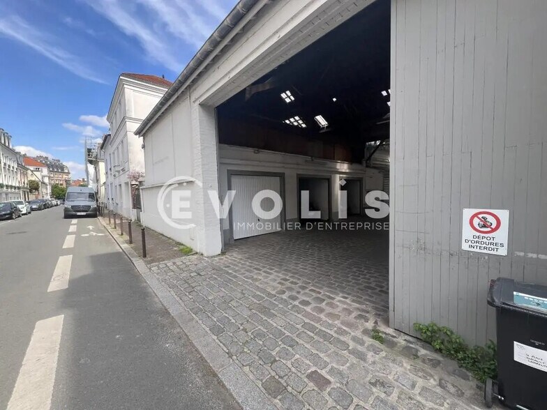 Light Industrial in Charenton-le-Pont to rent - Building Photo - Image 2 of 12