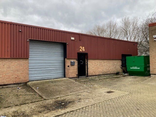 Unit 24, Longshot Industrial Estate, Bracknell to rent Building Photo- Image 1 of 4
