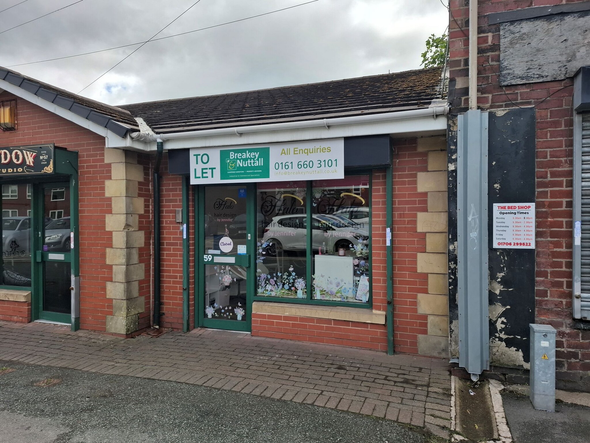 59 Market Pl, Oldham to rent Building Photo- Image 1 of 3