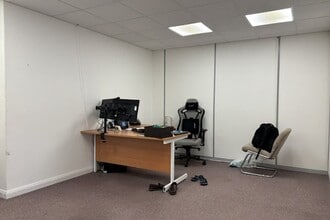 1-6 Princes Rd, Ferndown to rent Interior Photo- Image 2 of 6