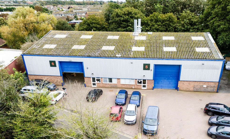 1-4 Durban Park, Bognor Regis to rent - Primary Photo - Image 2 of 2